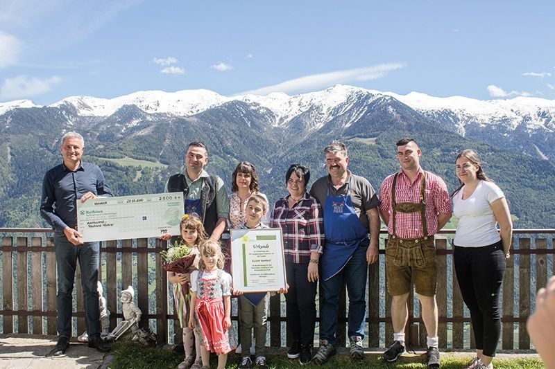 v.l. Wolfram Gapp, Reinhard und Daniela Kaserer mit Samuel, Sara und Laura, Annemarie und Ernst Kaserer, Fabian Brenner und Anna Rainalter