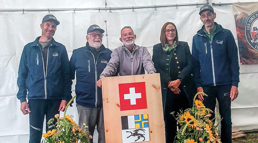 Ortler Sammlerverein Erster Weltkrieg v. l.Christian Mazagg, Franz Angerer, David Accola, Gabriella Binkert Becchetti, Gerald Holzer (Vize_Präsident)