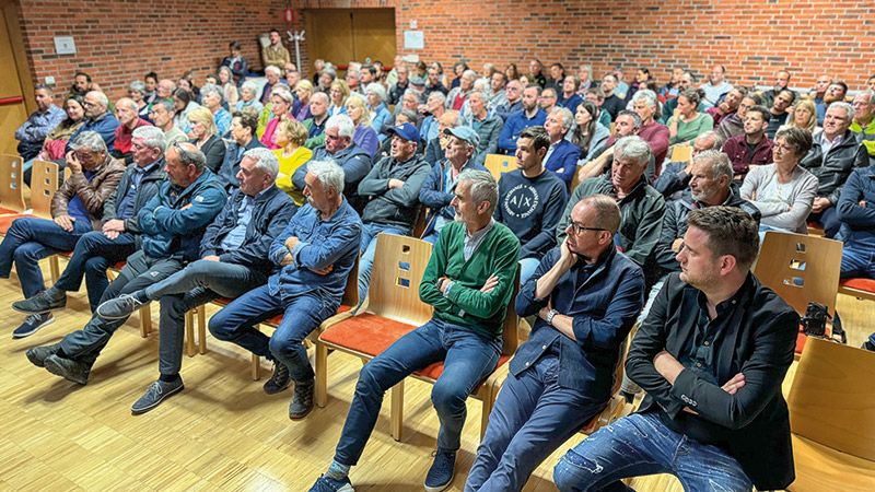 Großes Interesse rief die Diskussion rund um eine Tiefgarage unterm Kapuzineranger in Schlanders hervor und es wurde äußerst kontrovers diskutiert
