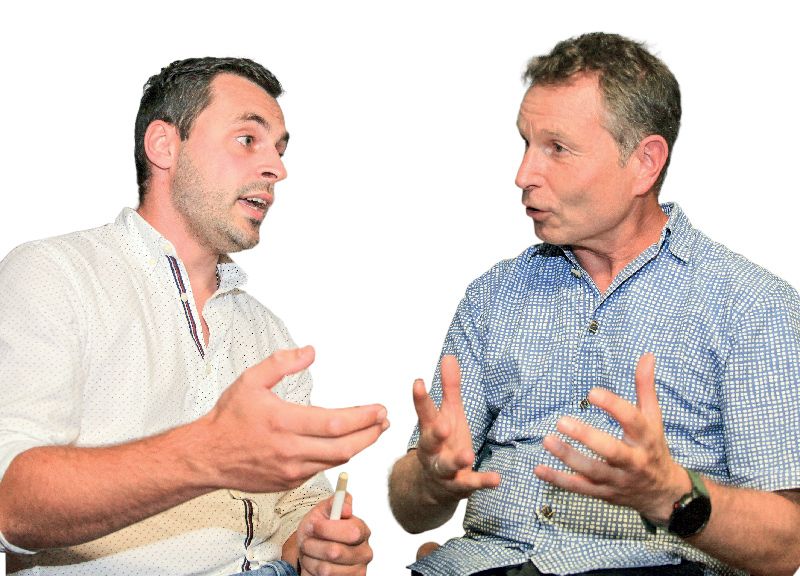 links: Der Kastelbeller Benjamin Pixner tritt zum dritten Mal für die Süd-Tiroler Freiheit bei den Landtagswahlen an; rechts: Der gebürtige Malser und Landtagsabgeordnete Hanspeter Staffler tritt zum zweiten Mal für die Grünen an