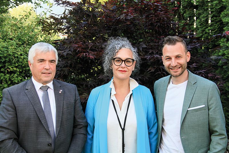 Die SVP-Landtagskandidaten aus dem Vinschgau v. l.: Sepp Noggler, Verena Tröger und David Frank - vollbepackt mit Ideen, Visionen und dem Wahlprogramm des SVP-Bezirks