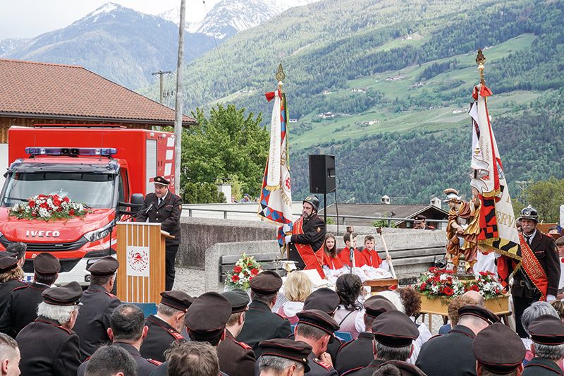 Vorstellung der Fahrzeuge durch den Kommandant der FF Kortsch, Martin Greis