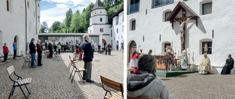 Großer Abstand im Innenhof von Marienberg: Rund 75 Gläubige haben am ersten Gottesdienst nach den Beschränkungen aufgrund der Covid-19 Pandemie teilgenommen