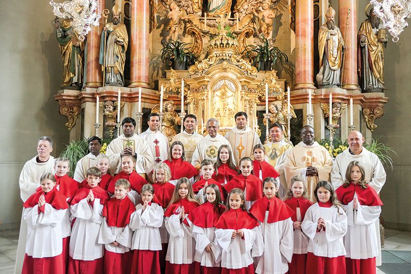 Dekan Pater Mathew Kozhuppakalam feierte am 24. November seinen 75. Geburtstag. Zum Fest kamen Verwandte und viele Mitbrüder nach Schlanders. Der Pfarrgemeinderat von Schlanders und Kortsch lud alle zu einem Fest der Begegnung ein.