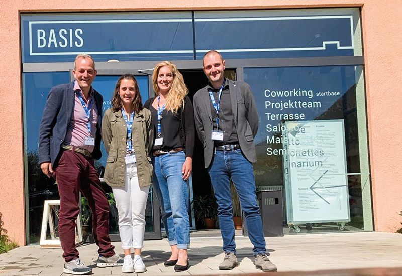 Die Teilnehmer aus dem Vinschgau: v.l. hds-Bezirkspräsident Dietmar Spechtenhauser, die Schlanderser Ortsobfrau Karin Gluderer, Ramona Kuen von Schlanders Marketing und Bezirksleiter Aaron Pircher.