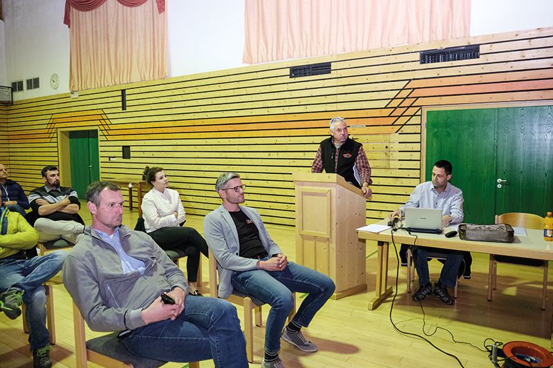 Bei der Vollversammlung der BEGS in Schlinig v.l.: BM Josef Thurner, Elisa Brunner, Alexander Telser, Obmann Egon Bernhart und Sekretär Hansjörg Blaas