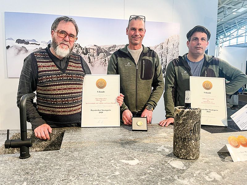 Im Bild (v.l.n.r.): Othmar Prenner (dingeundursacchen), Peter Watschinger und Hans Karl Trojer (südtirol.stein GmbH)