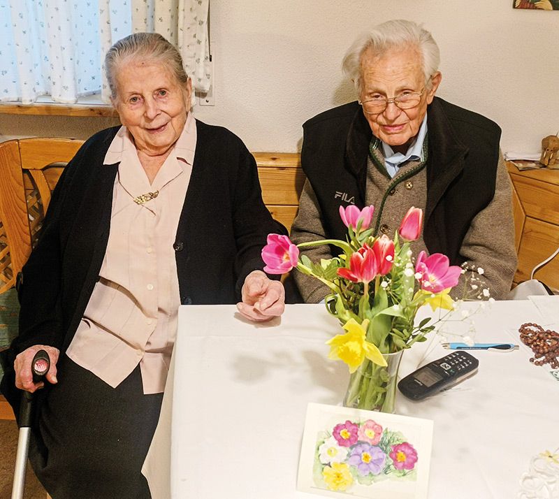 Alma Agreiter und Pfarrer Josef Hurton: Mehr als 63 Jahre in Sulden