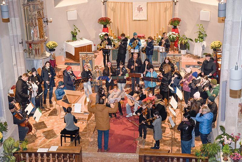 Zum Abschluss des Glurnser Orgelherbstes spielten Musikschülerinnen und Musikschüler der Musikschule Oberer Vinschgau in der Pfarrkirche Glurns verschiedene Werke aus der Barockzeit