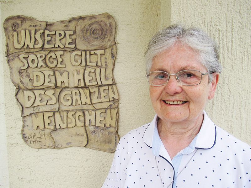 Schwester Birgitta Siller, geboren 1941, ist eine von drei noch lebenden Ordensfrauen aus Tanas, die als Ordensschwester bei den Salvatorianerinnen in Obermais lebt.