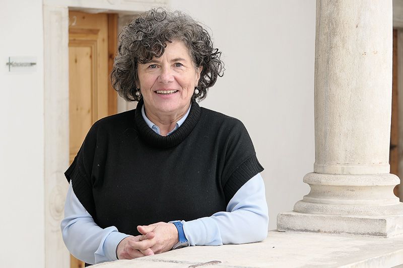 Die Direktorin Gertrud Wellenzohn im Bildungshaus Schloss Goldrain