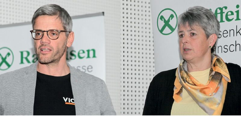VEK-Präsident Alexander Telser stellte die Genossenschaft und die Strommarke VION vor und die Kulturvermittlerin Helene Dietl Laganda den Kurs und das Berufsbild des Fremdenführers