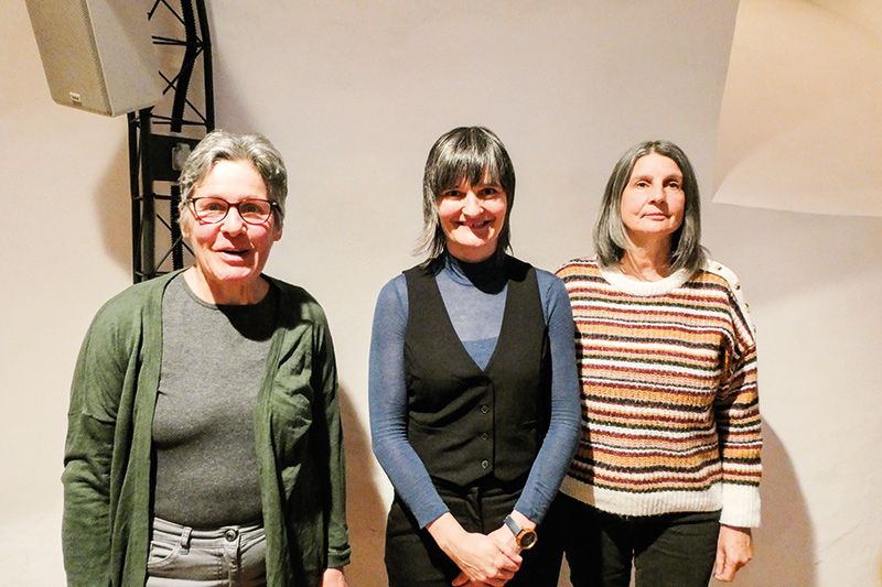 v. l.: Gabi Tscholl (SBO), Ruth Warger und Veronika Traut, die Vorsitzende des Bildungsausschusses Goldrain /Morter