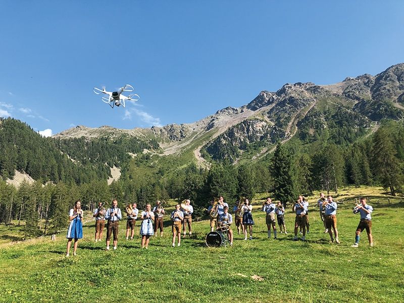 Die insgesamt 14 Videos sind auf der Homepage www.musikkapelle-naturns.it , der Facebook-Seite der Musikkapelle Naturns