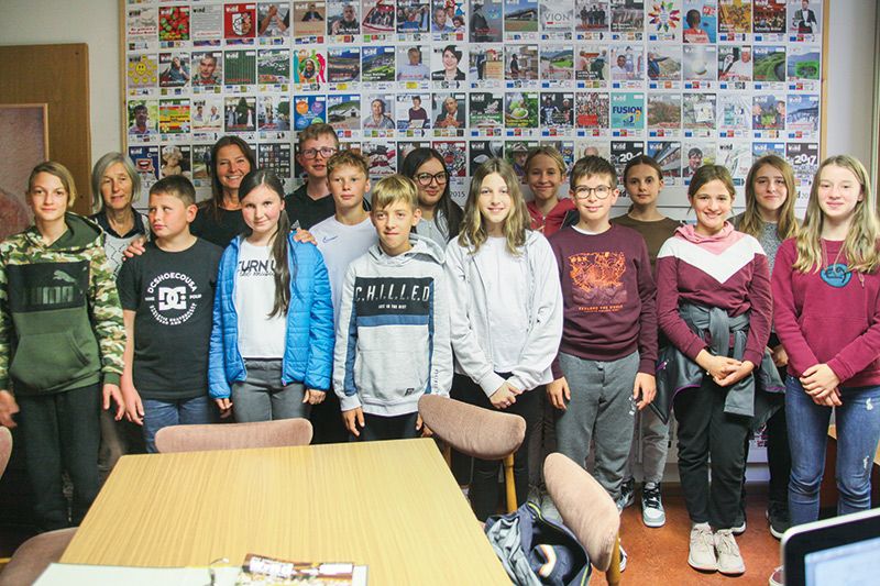 Die Klasse 2B der Mittelschule Schlanders beim Besuch in der Vinschgerwind-Redaktion