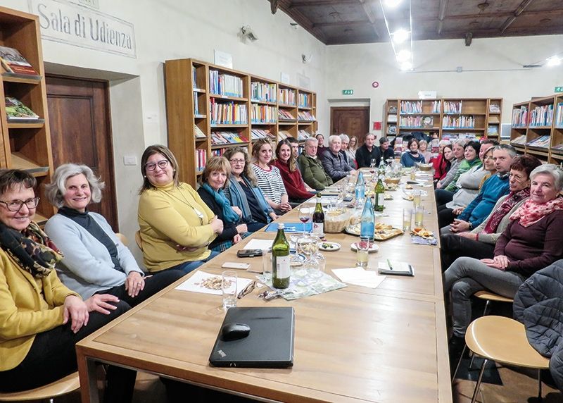 Neben den Ausschussmitgliedern waren sehr viele Vertreter und Vertreterinnen verschiedener Vereine und Institutionen bei der Jahresversammlung des Bildungsausschusses anwesend, um gemeinsam Rückschau zu halten und Vorschläge für das neue Jahr zu sammeln.