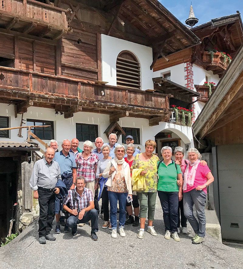 Muntere Truppe der 1948er aus Kastelbell. Auf diesem Bild fehlt Gianfranco Bonora, welcher das Bild gemacht hat.