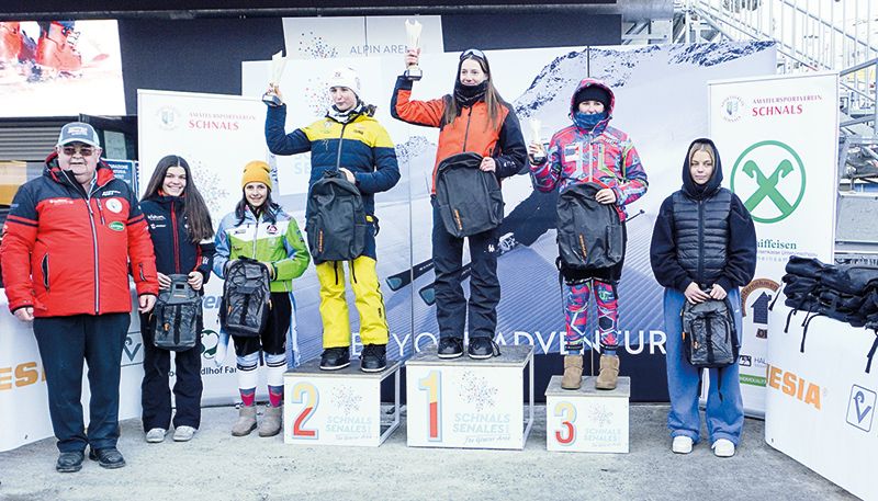 Die U16 der Frauen am Podium