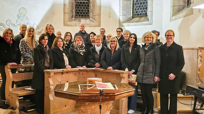 Der Eyrser Kirchenchor während des Gastauftrittes in Santa Maria (CH)