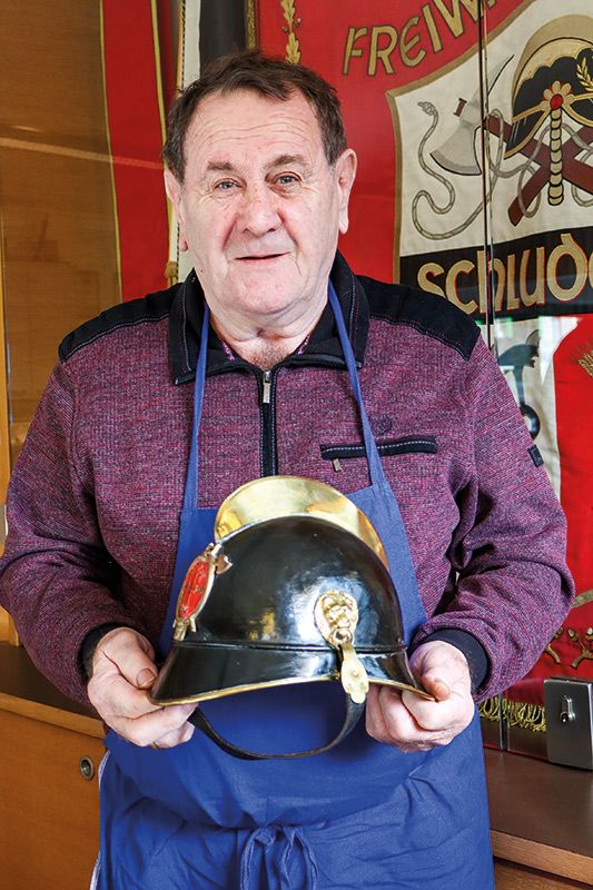 Josef Prantl, bekannt als „Pocher Sepp“, Jg.1950, kam von Kortsch nach Schluderns. Er ist nicht nur leidenschaftlicher Feuerwehrmann, sondern auch begeisterter Fan des FC Bayern München, dessen Mitglied er ist. Er hat sich einige Spiele live angeschaut.