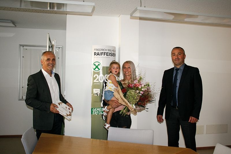 v.l. Karl Heinz Kuntner, Nathalie Steiner mit Tochter Jara und Andreas Nigg