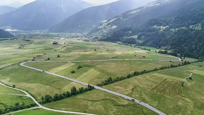 Straße über die Malser Haide am 30. Juni 2024; Foto: Franz Platter