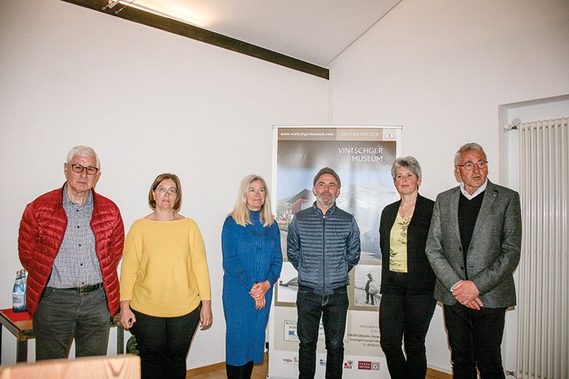 Die Vorstandsmitglieder im Verein Vintschger Museum/VUSEUM: v. l. Arthur Pfeifer, Anja Trafoier, Elisabeth Klotz Ritsch, Michael Stauder und Helene Dietl Laganda (Vizepräsidentin)