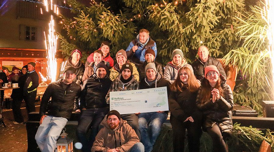 ganz hinten v. l. Daniel Wegmann und Stephan Schöpf;   2. Reihe: Ronald Anstein, Jörg Niederegger, Kristian Perkmann, Josef Klotz, Jörg Donner, Stefan Gander;  3. Reihe: Felix Stecher, Fabian Mair, Stefan Koch, Elmar Sapelza, Celine Wegmann, Christiane Heinisch; vorne: Stefan Telser  Im Bild fehlen: Markus Kofler, Lukas Lingg, Andreas Marseiler und Gabriel Pinggera.