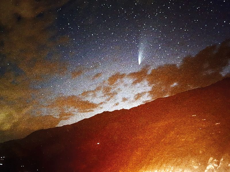 Der Komet „Neowise“, hoch über Tanas