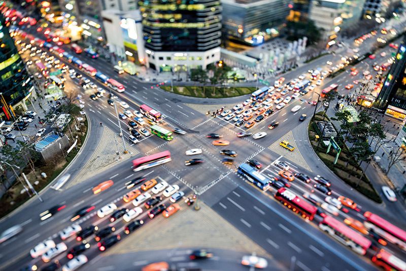 Der Vekehr explodiert nicht nur Seoul: Seit 1978 hat sich die Zahl der Autos weltweit von 275 Millionen auf 1 Milliarde und 270 Millionen im Jahr 2022 in 44 Jahren vervierfacht.