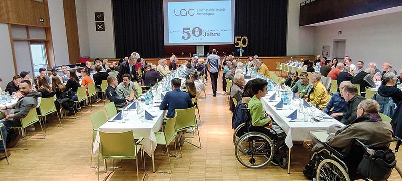 Beim kulinarischen Teil wurde auf den Verein angestoßen und der Hunger mit schmackhaftem Essen gestillt.
