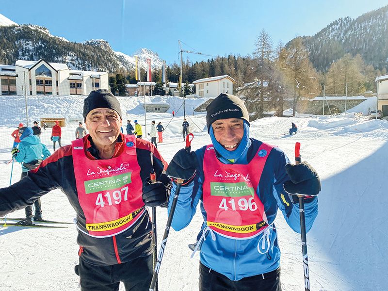 v. l. Raimund Pali aus Schluderns und Alfred Lingg aus Mals beim Zieleinlauf nach 27 Kilometern in Zuoz