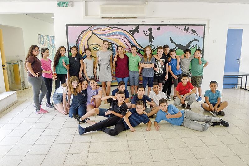 Verena Massl mit Jugendlichen aus Israel