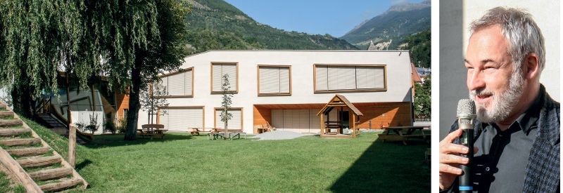 links: der Kindergarten von Schluderns; rechts: Architekt Roland Baldi bei der Einweihung 2019