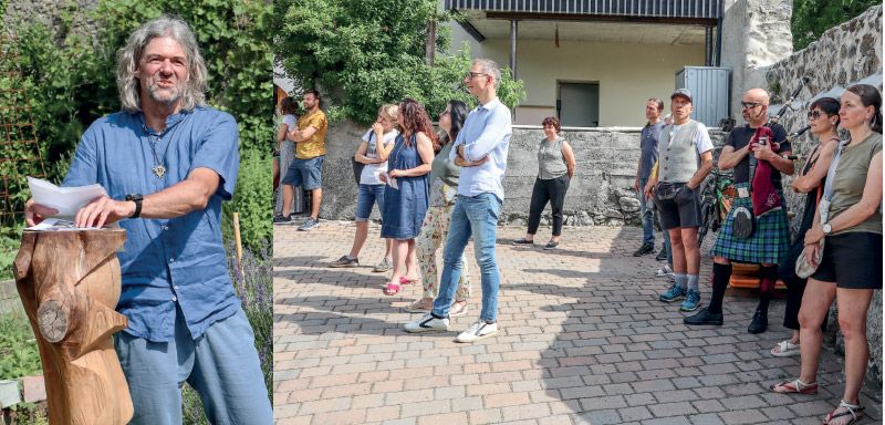 links: Strukturleiter Roman Altstätter beschreibt die Ausstellungsstücke im Namen des Künstlers, der sich eine Auszeit genommen hatte.
