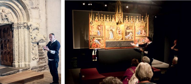 links vor dem Kapellenportal und oben vor dem Altar von Schloss Tirol