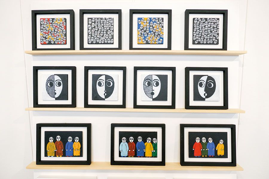 Bilder von Brigitte Dietl, ausgestellt im Schaufenster von Basis Vinschgau.