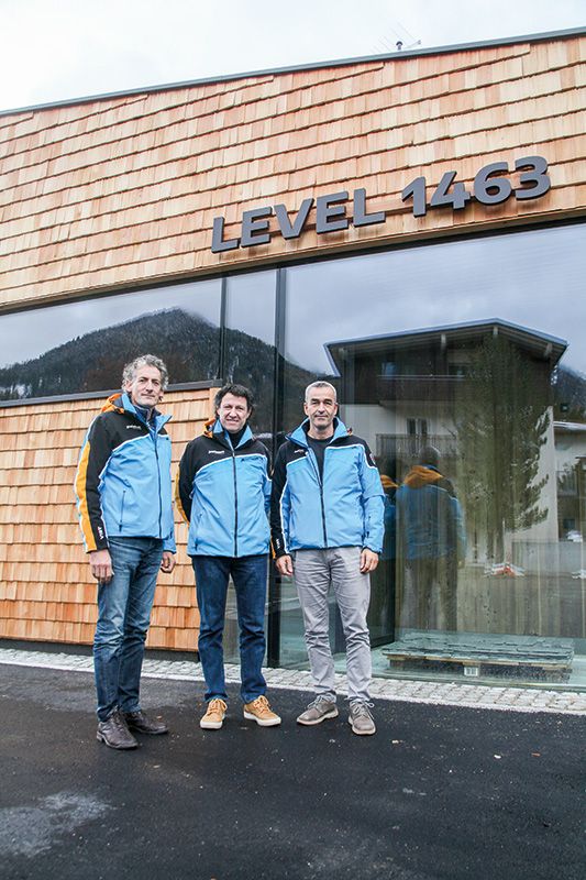 Schöneben auf hohem Level vor dem „Level 1463“ v. l. Schöneben Vizepräsident Andreas Lechthaler, Schöneben Präsident Christian Maas und BM Franz Prieth. Die Einweihung von „Level 1463“ findet am 9. Dezember statt