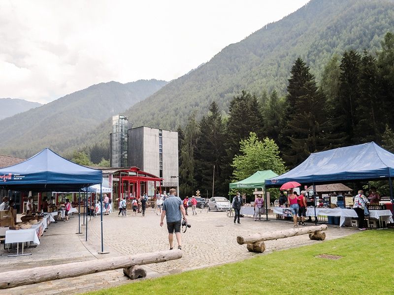 In den letzten 20 Jahren gab es am letzten Wochenende im Juni das große Südtiroler Erdbeerfest in Martell. Heuer gab es einen kleinen Bauernmarkt mit regionalen Produkten aus dem Nationalpark.