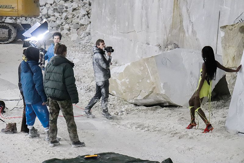 Der Laaser Marmorbruch als einzigartige Kulisse für das internationale Fotoshooting Anfang Jänner mit Mode-Starfotograf Markus Pritzi aus Tartsch