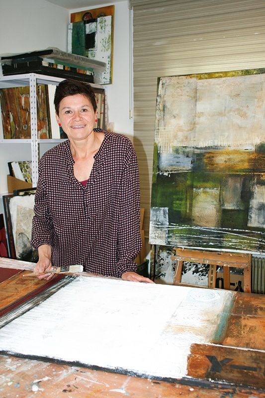 Annegret Polin, genannt Anne, geboren 1969, lebt, arbeitet und malt in Prad am Stilfserjoch. Ihre abstrakten Acrylbilder in verschiedenen Größen haben eine besondere Ausstrahlung. Beim Betrachten der Bilder lässt sich immer wieder Neues entdecken.