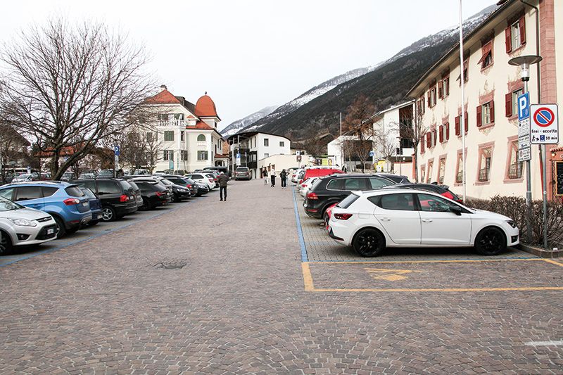 Eine Tiefgarage unterm Stainerparkplatz? Die Autos an der Oberfläche könnten verschwinden.