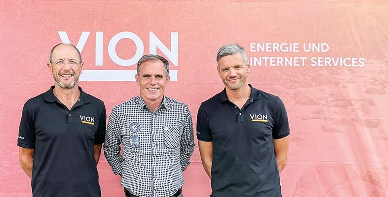 Die Spitzen des Vinschgauer Energiekonsortiums VEK-Präsident Andreas Tappeiner und VEK-Geschäftsführer Alexander Telser freut sich über die prominente Unterstützung durch den ehemaligen Landesrat Richard Theiner