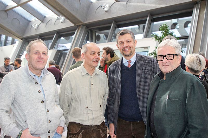 v. l.: Vizeobmann Konrad Blaas, Obmann Richard Nagler, Landesrat Daniel Alfreider und Moderator Matthias Ammann