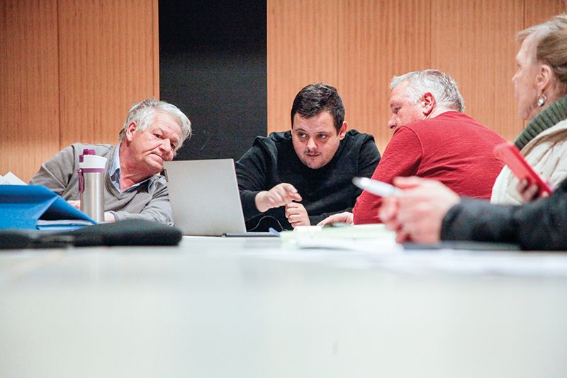 BM Franz Heinisch, Referent Samuel Marseiler und VizeBM Armin Angerer: „So eine Baustelle wie der Umbau des alten Gemeindehauses wird es selten geben.“