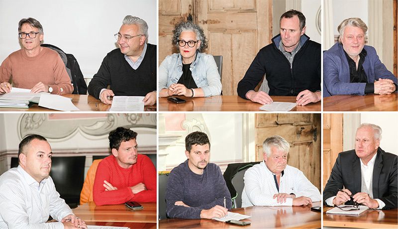 Einstimmig in Richtung Bezirkspolizei  obere Reihe v. l.: Generalsekretär Urban Rinner, die Bürgermeister Dieter Pinggera (Schlanders),  Verena Tröger (Laas), Josef  Thurner (Mals), Georg Altstätter (Martell) unten v. l.:  Mauro Dalla Barba (Latsch), Joachim Weiss (Vertreter der Gemeinde Latsch), Rafael Alber (Prad), Franz Heinisch (Stilfs) und Gustav Tappeiner (Kastelbell-Tschars)