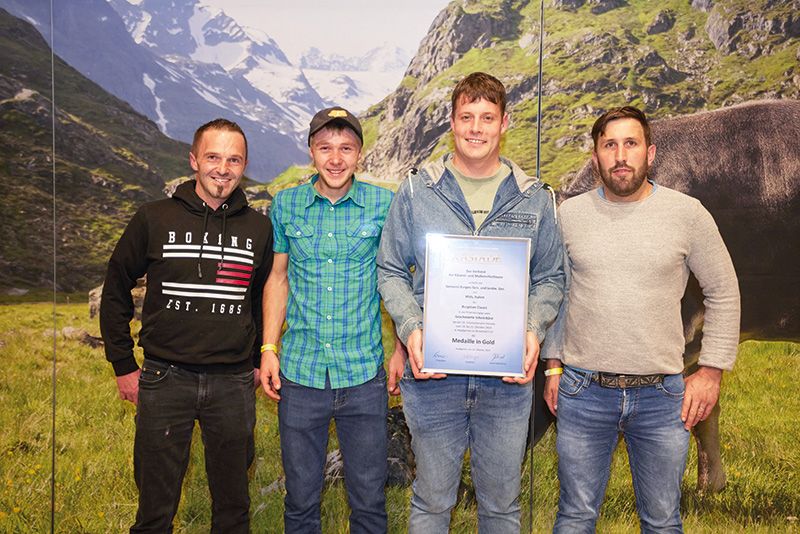 Gold für den „Burgeiser Classic“ in Hopfgarten v. l.: Fabian Zwick, Andreas Peer, Julian Federspiel und Obmann Josef Theiner