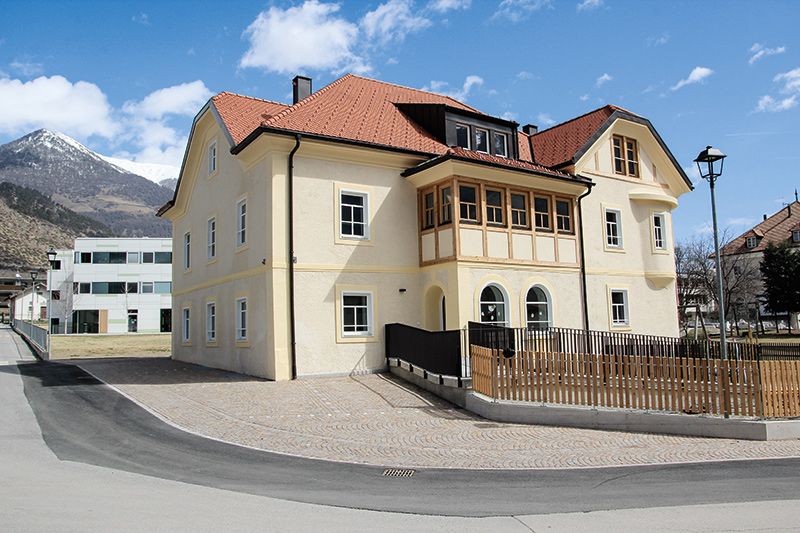 Das sanierte Doktorhaus in Laas: die Südwestseite