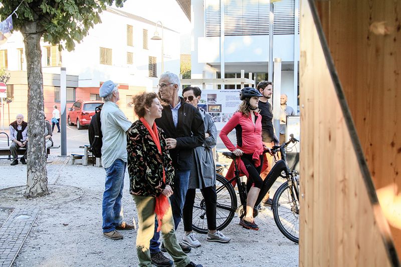 Andere Blickrichtungen in Naturns -im Bild bei der Vorstellung des „Manuale“ Ende September 2021 auf dem Burggräflerplatz