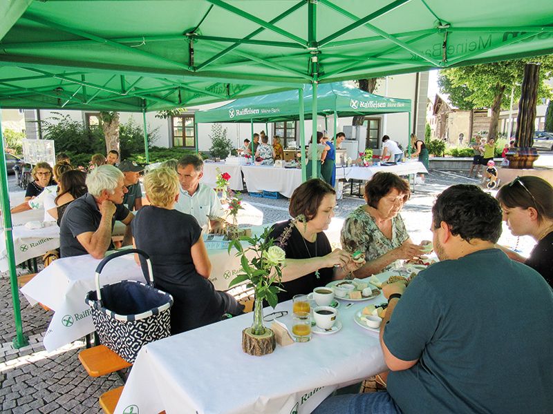 Am Samstag, den 25. Juni lud der Weltladen Latsch zu einem fairen und regionalen Frühstück auf dem Lacusplatz in Latsch.